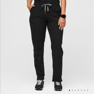 Sold!!!Figs skinny scrub pants petite small (2)